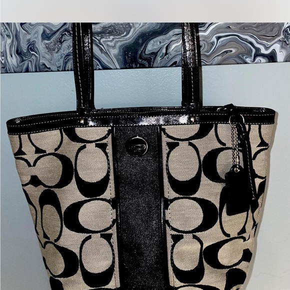 Handbags - Elegant Black and Cream Tote Bag
